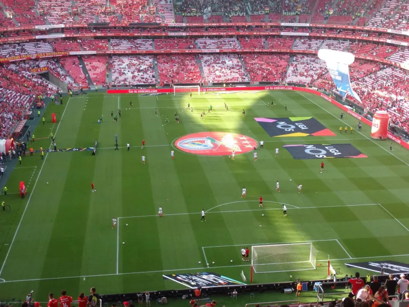 Calcio Live: Come Sentire il Ritmo della Partita e Scommettere nel Momento Giusto
